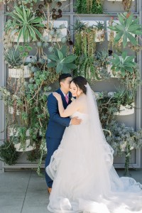 Urban garden wedding at the colony house by natural light photographer madison ellis photography (80)