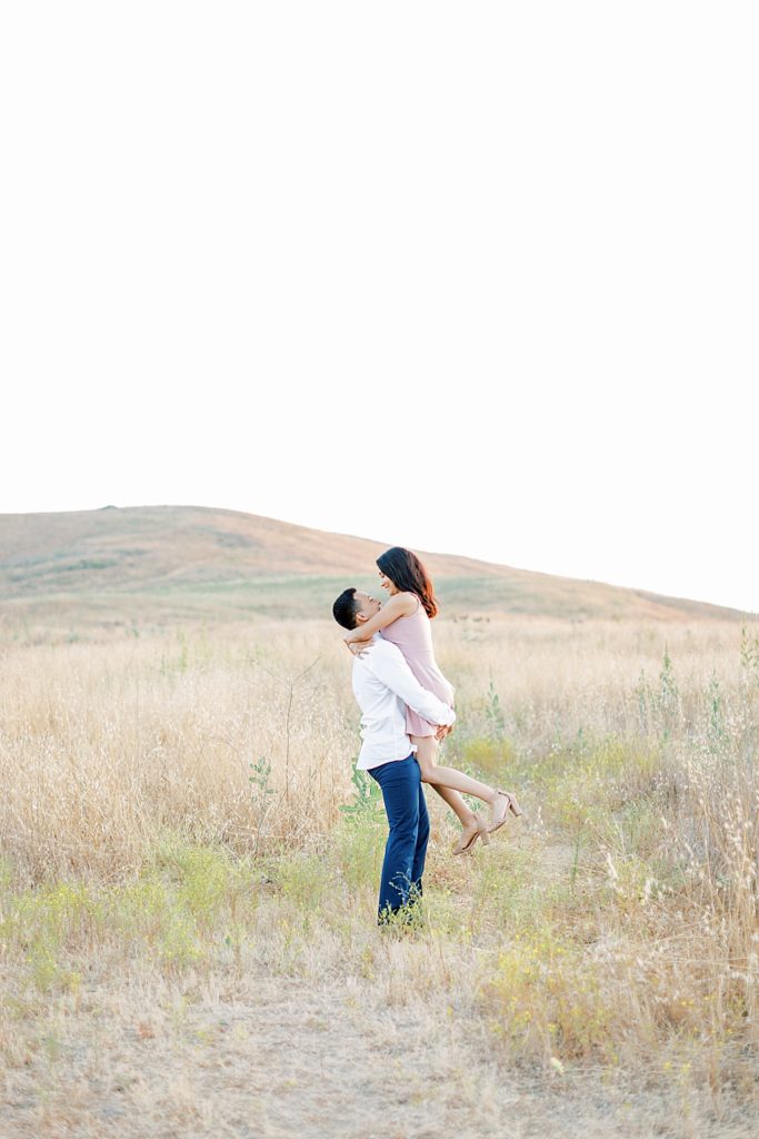 A golden grass engagement session in Irvine California By Los Angeles Wedding Photographer Madison Ellis Photography (2)